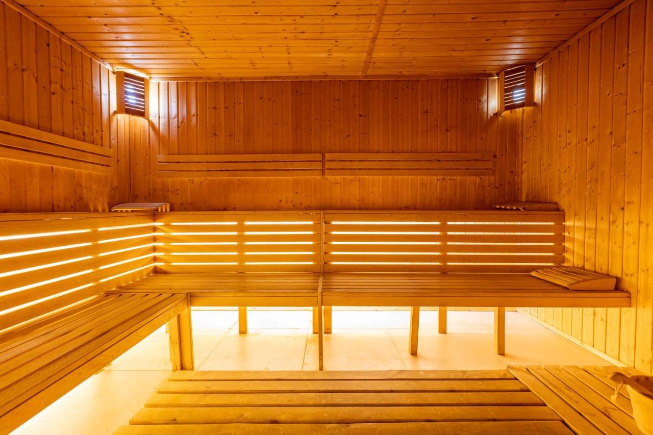Spa Hotel Persenk Devin Exteriör bild A modern Finnish sauna