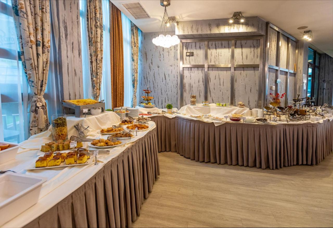 Spa Hotel Persenk Devin Exteriör bild A buffet at a hotel