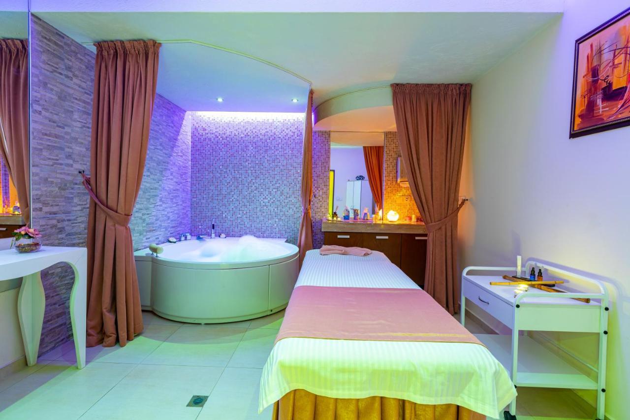 Spa Hotel Persenk Devin Exteriör bild A spa treatment room