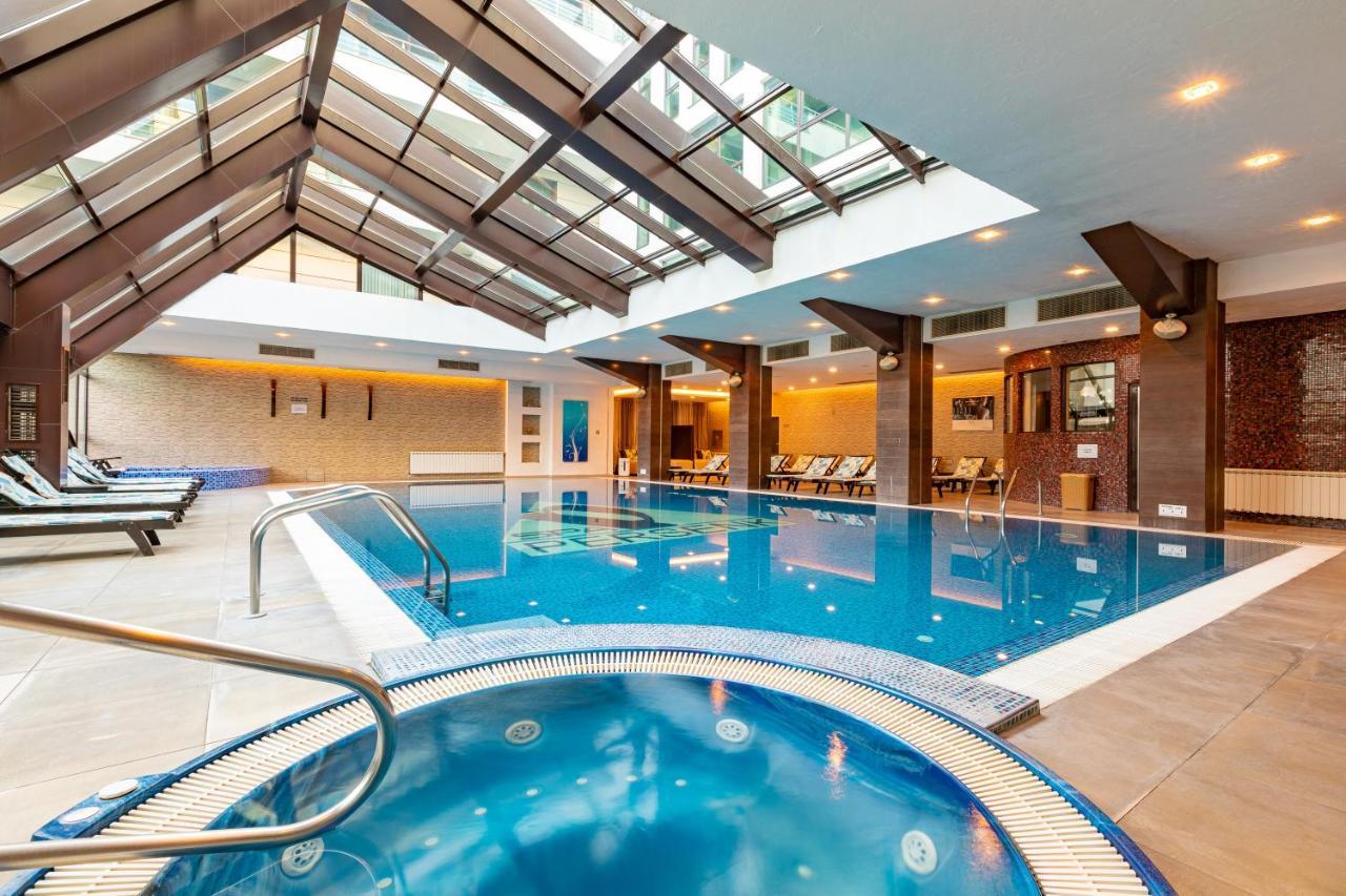 Spa Hotel Persenk Devin Exteriör bild The swimming pool at the hotel