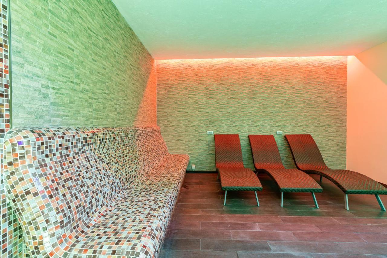 Spa Hotel Persenk Devin Exteriör bild A relaxation room