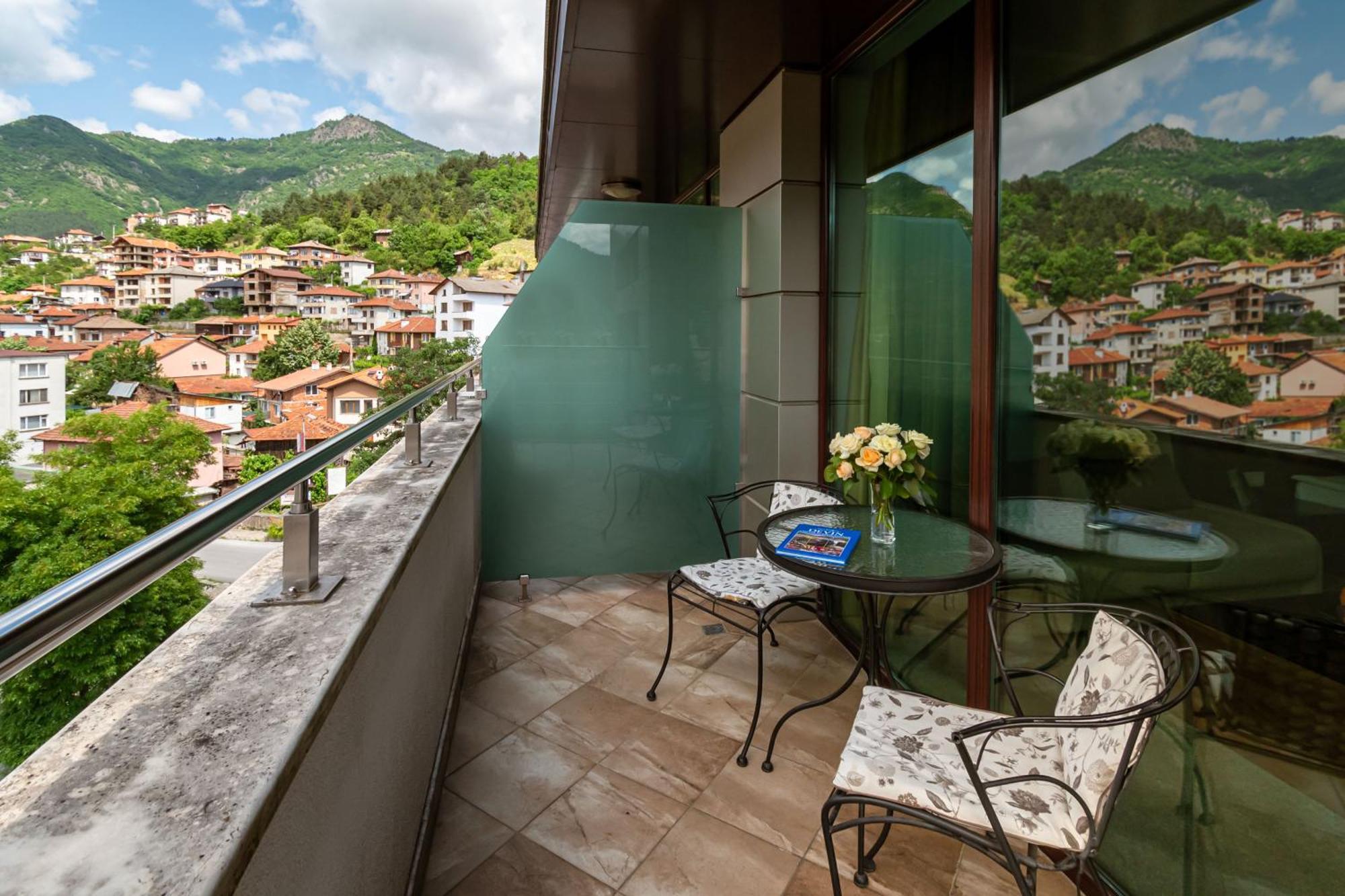 Spa Hotel Persenk Devin Exteriör bild A balcony