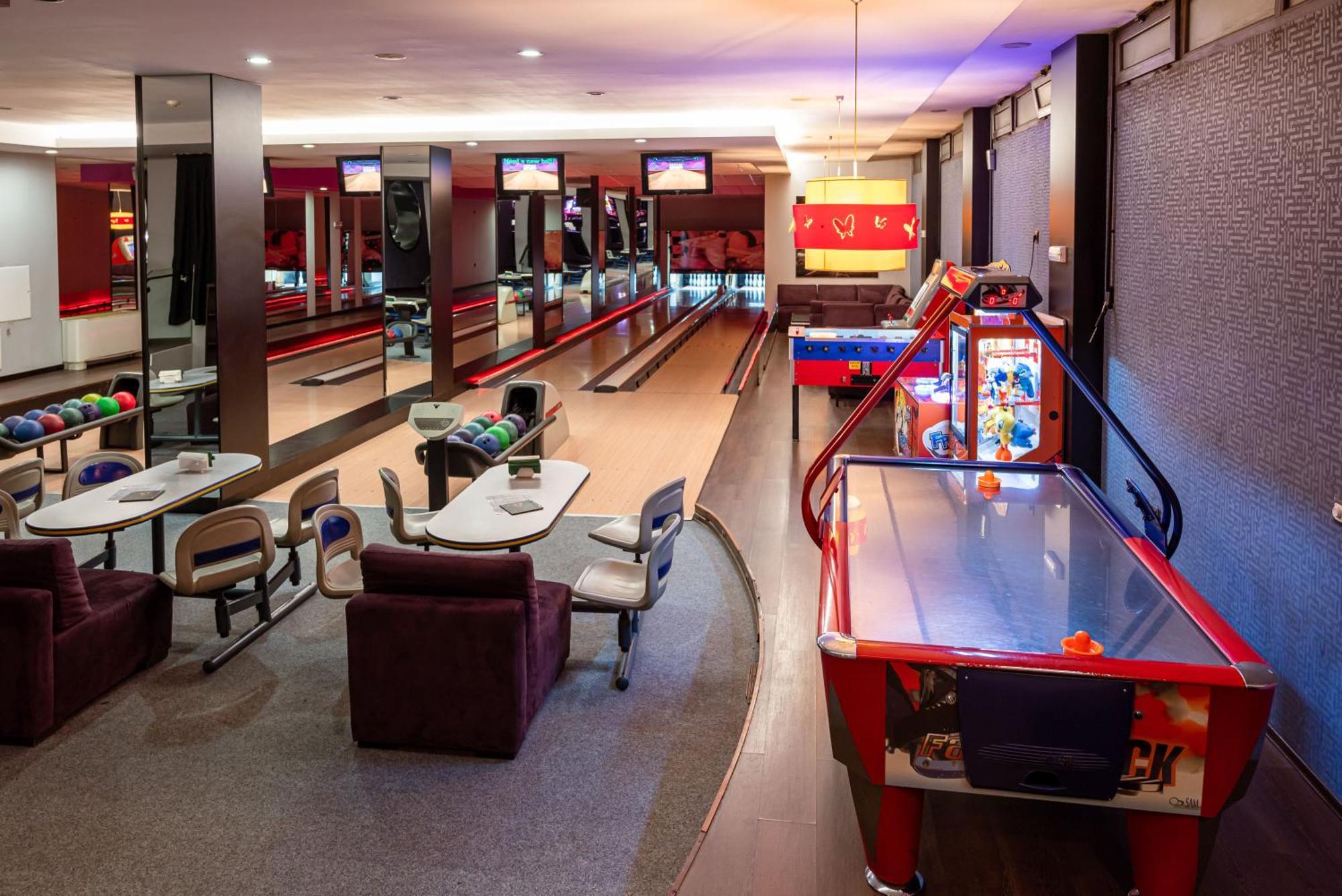 Spa Hotel Persenk Devin Exteriör bild The bowling alley at the 2012 Olympic Village