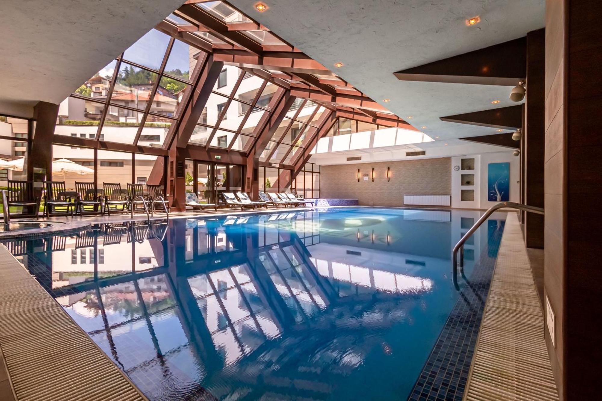 Spa Hotel Persenk Devin Exteriör bild The swimming pool at the hotel