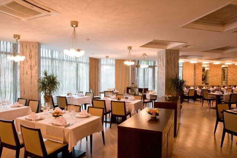 Spa Hotel Persenk Devin Exteriör bild Restaurant
