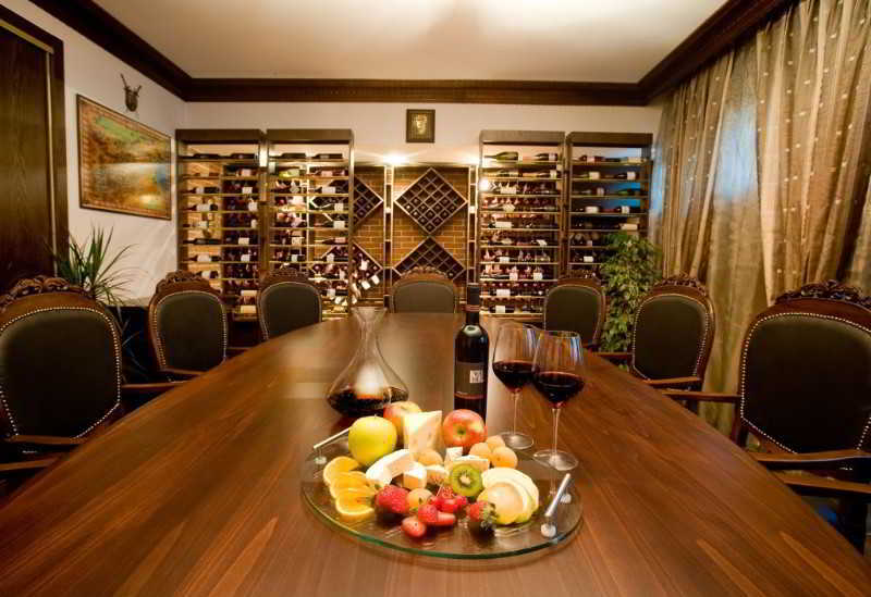 Spa Hotel Persenk Devin Restaurang bild Wine tasting room