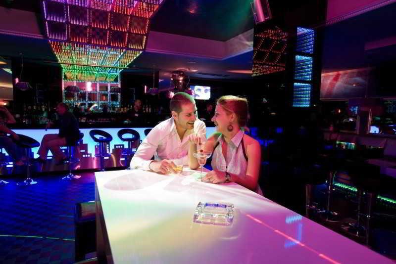 Spa Hotel Persenk Devin Exteriör bild The bar at the nightclub